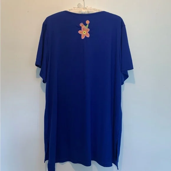 Solitaire Floral Embroidery Relaxed V Neck Tunic Top - Picture 4 of 8